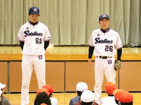 河端氏と徳山氏が国分寺市立第八小学校で投げ方指導！