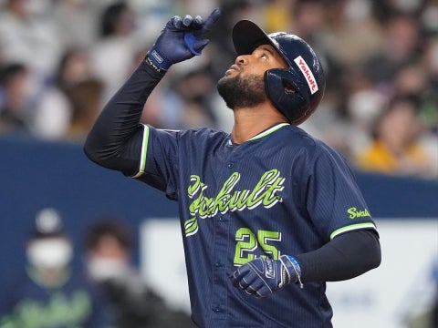 サンタナ選手が先制の3号ソロを放つ！