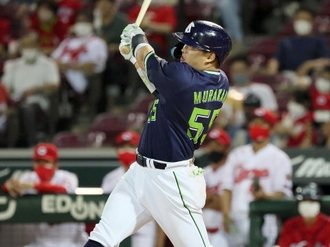 村上選手が史上最年少となる22歳シーズンでの40号ホームランを達成