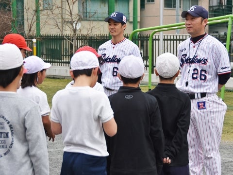 河端氏と三輪氏が江東区立扇橋小学校で打ち方指導！