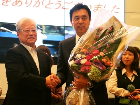 小川監督が根岸オーナーへシーズン終了を報告