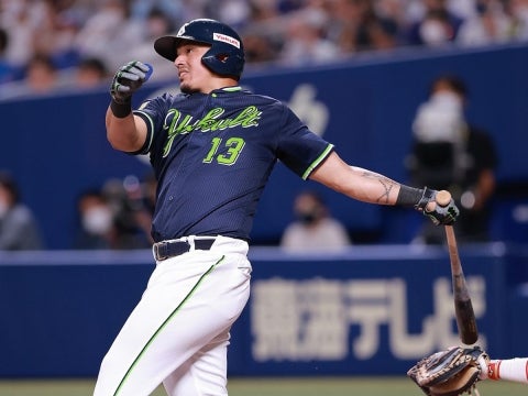 オスナ選手が先制の6号ソロ