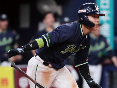 武岡選手が9回に勝ち越しのタイムリー