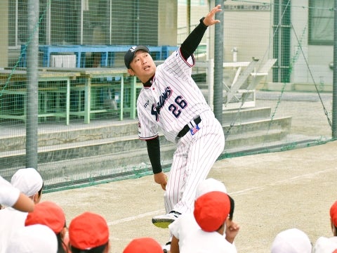河端氏が練馬区大泉第二小学校で投げ方指導！