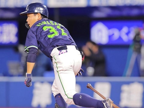 山崎選手が先頭打者ホームラン