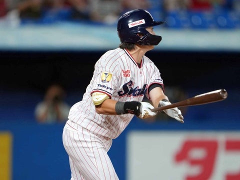 長岡選手が一時逆転となる2点タイムリー