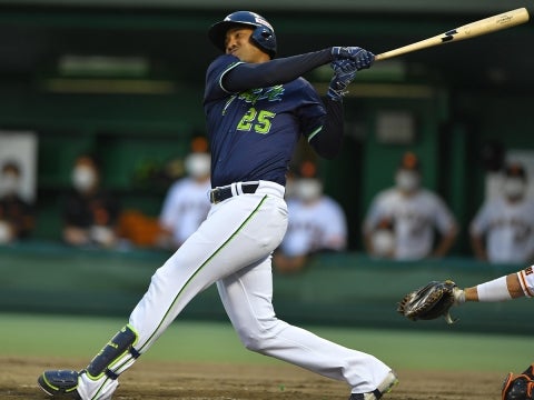 サンタナ選手が一時逆転となる9号2ラン