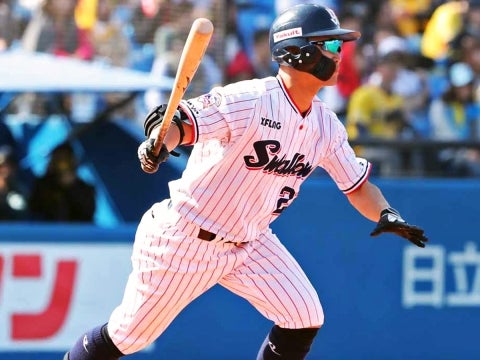 青木選手がセンターへのタイムリー