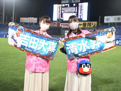 女性ペアで仲良く観戦