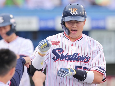 村上選手が先制の21号2ランを放つ！