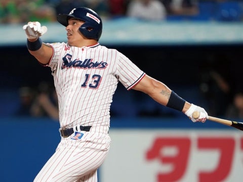 オスナ選手がチームに勢いを与える21号2ラン