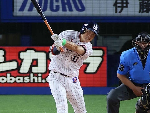 宮本選手が代打で同点タイムリーを放つ