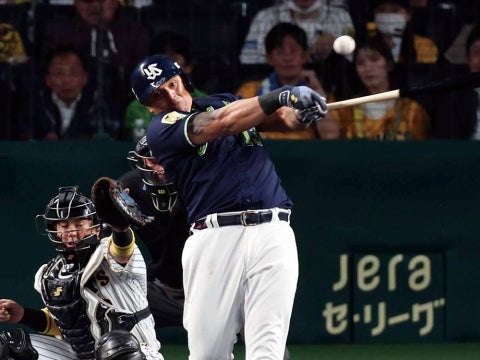 オスナ選手、勝負強さが光る先制タイムリー