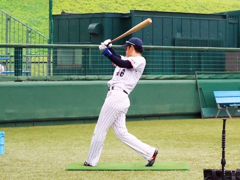谷内選手はティーバッティングを実施