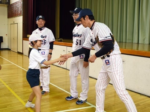 熊田氏、山部氏、河端氏が四谷第六小学校で投げ方指導！