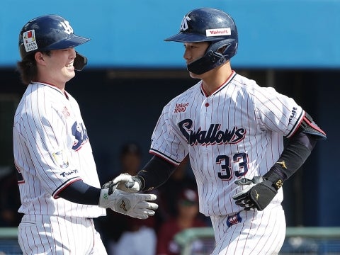 内山選手が2打席連発。4安打7打点の大活躍