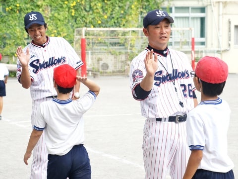 度会氏と河端氏が目黒区大岡山小学校で打ち方指導！