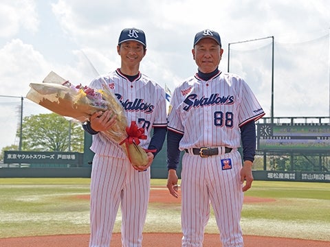 城石コーチへ花束贈呈