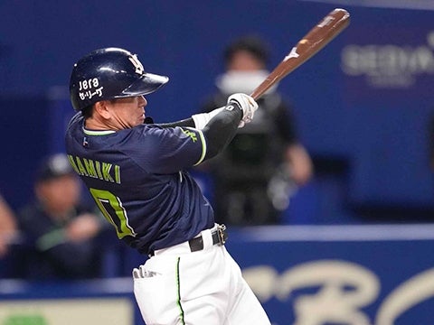 並木選手が4試合連続安打を放つ 