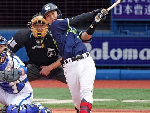 内山選手が3試合連発となる同点の3号2ランを放つ