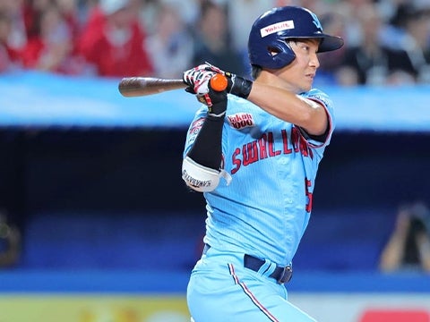 川端選手が決勝タイムリーを放つ