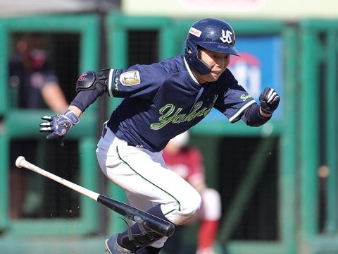 山崎選手が勝ち越しのタイムリー内野安打！