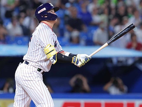 村上選手が二者連続となる本塁打を放つ！