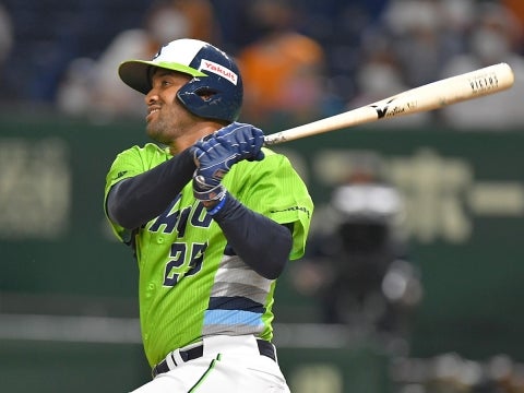 サンタナ選手が二本のホームラン！