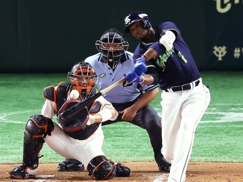 エスコバー選手が先制タイムリー含む猛打賞