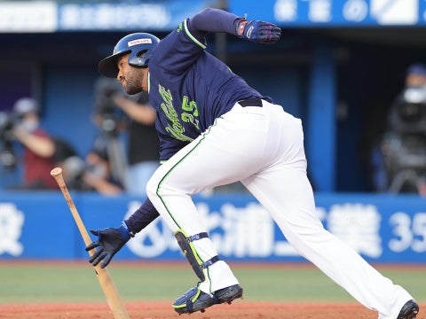 サンタナ選手がマルチ安打