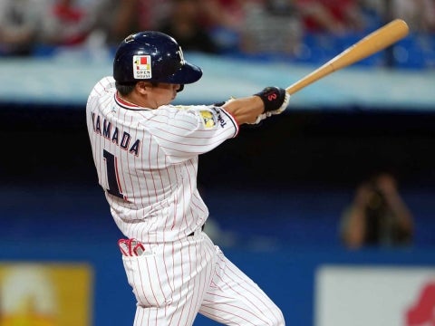 山田選手が11号ソロを放つ