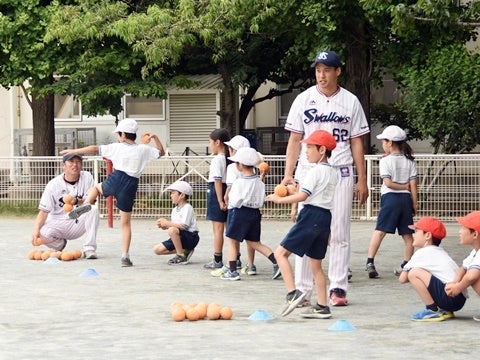 拍手で盛り上げる