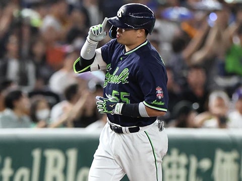 村上選手が特大の27号ソロ