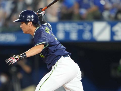 川端選手が代打でタイムリーを放つ！