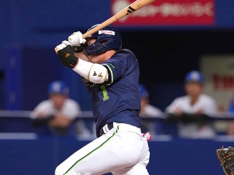 山田選手が先制のホームイン