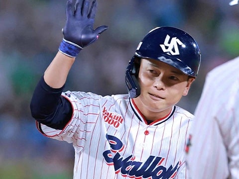 現役引退の山崎選手がマルチ安打