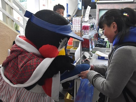 グッズ売店にて