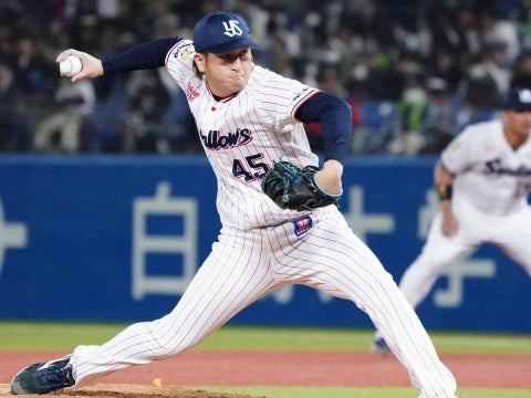 小澤投手が2イニングで5つの三振を奪う好リリーフを見せる