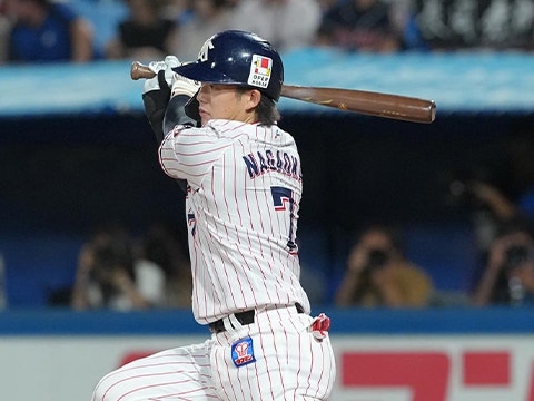 長岡選手が2本のタイムリーを放つ
