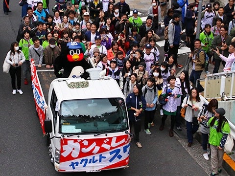 つば九郎が第30回青山まつりを訪問！