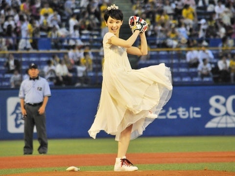 プリンセスドレスで投球