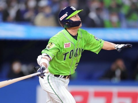 ヘッドスライディングで気迫の三塁打