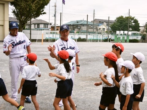 度会氏と河端氏が練馬区練馬東小学校で投げ方指導！