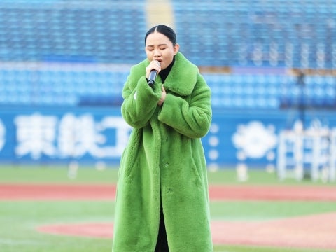 シンガーソングライターの遥海さんが登場