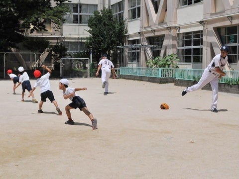 熊田氏と度会氏が大原小学校で投げ方指導！