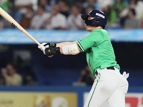 山田選手が6号ソロを放つ