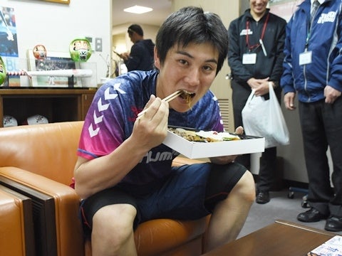 川端選手も試食