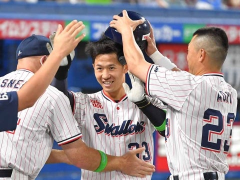 内山壮選手がプロ初ホームランとなる同点の1号ソロ！