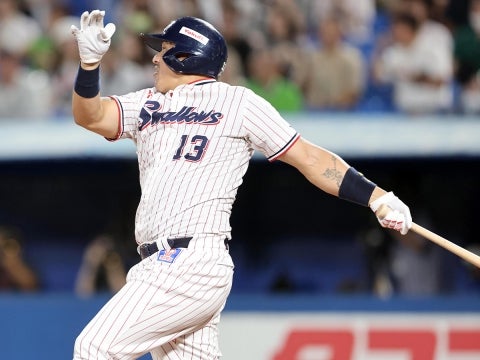 オスナ選手がタイムリー二塁打を放つ