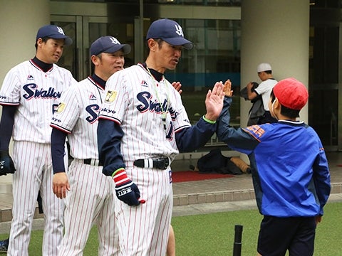 山部氏、河端氏、徳山氏が港区立青山小学校で打ち方指導！